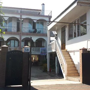Merab House باتومي